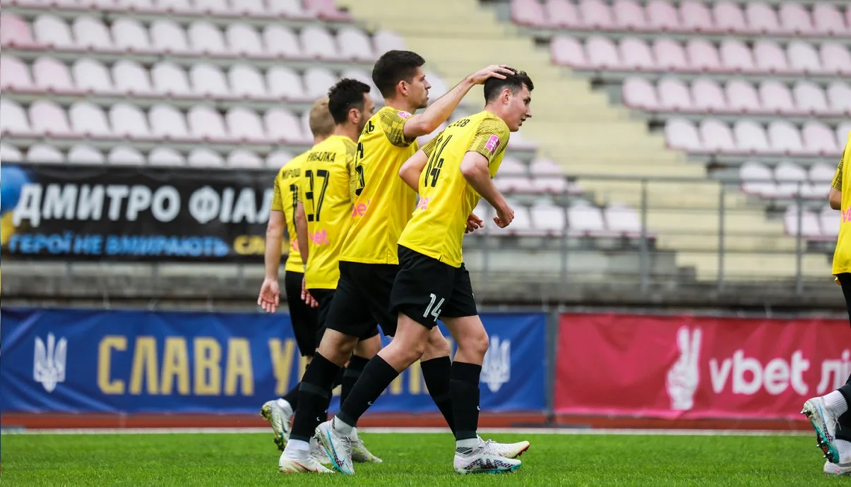 Кирило Сігєєв отримує вітання / Фото ФК Олександрія