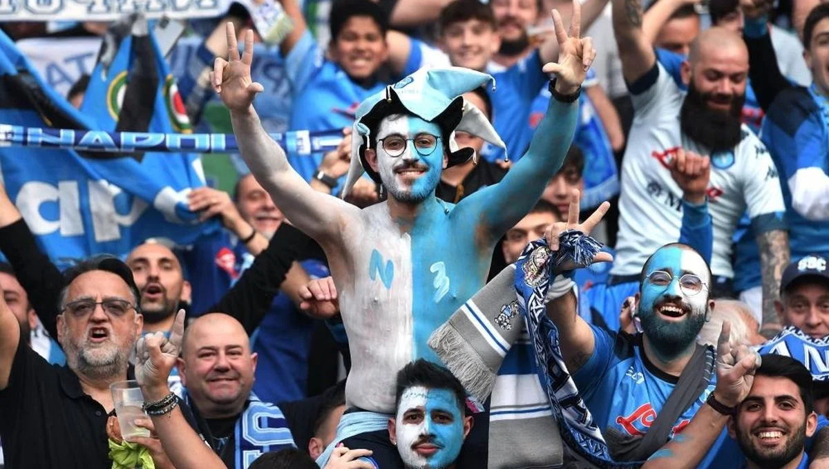 Тіфозі Наполі / tuttomercatoweb.com