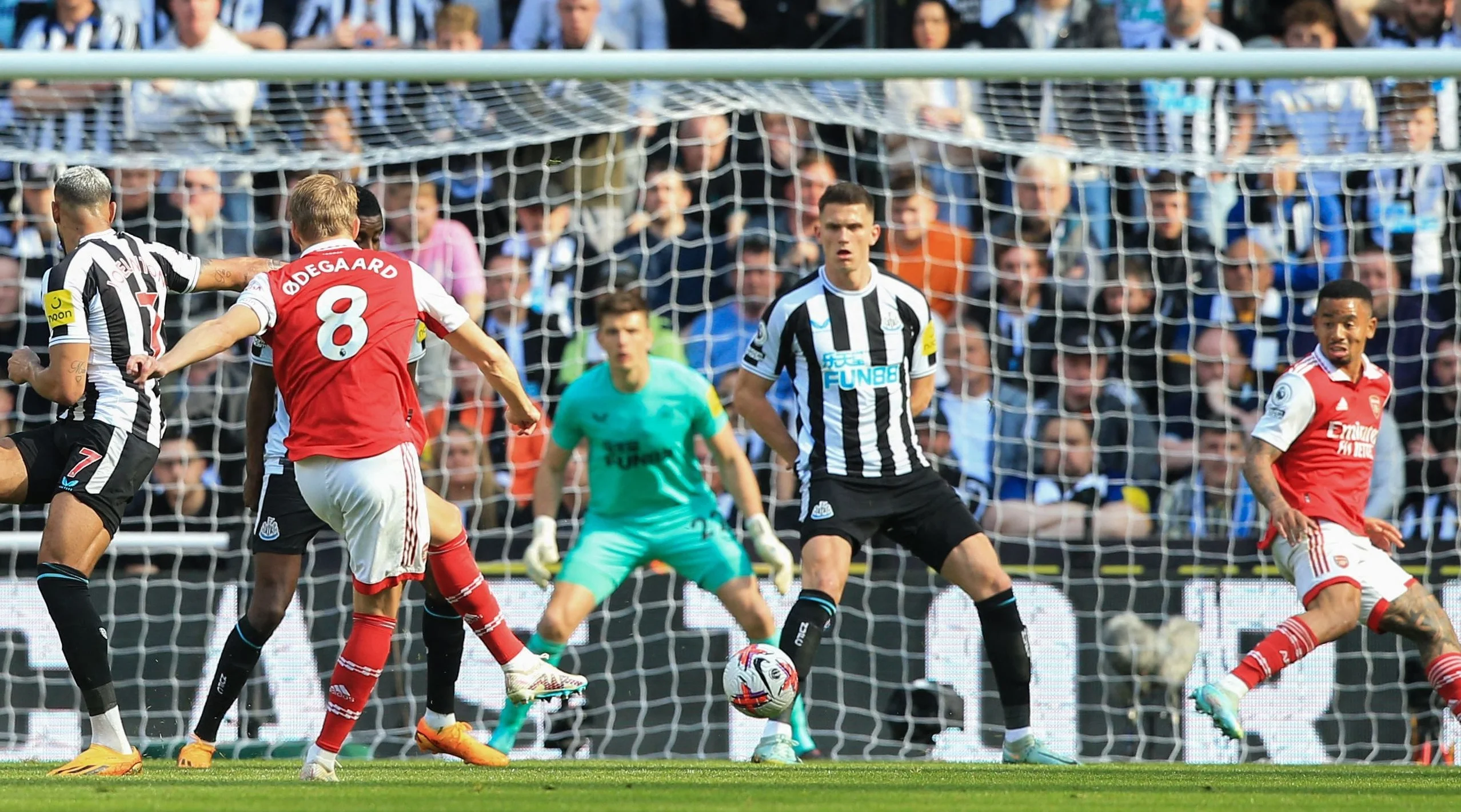 Эдегор забивает Ньюкаслу / Арсенал