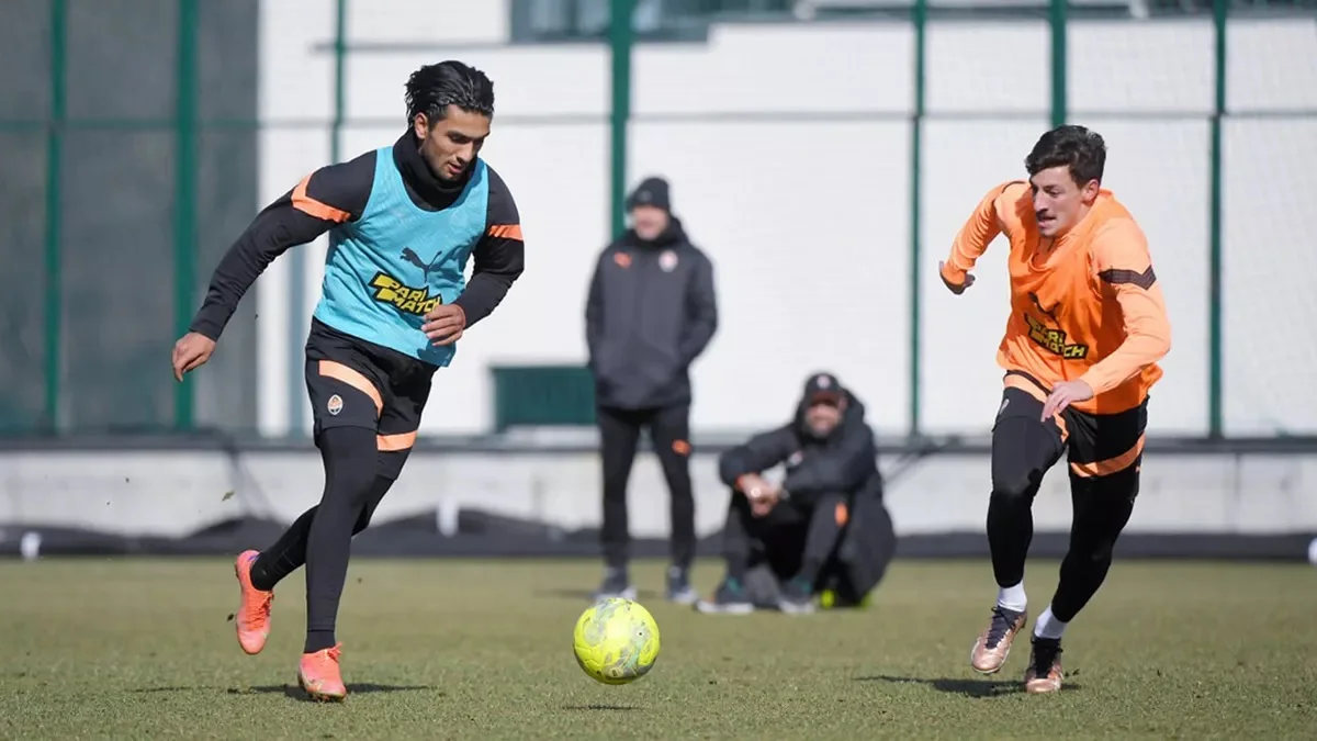 Хусрав Тоіров (ліворуч) / ФК Шахтар