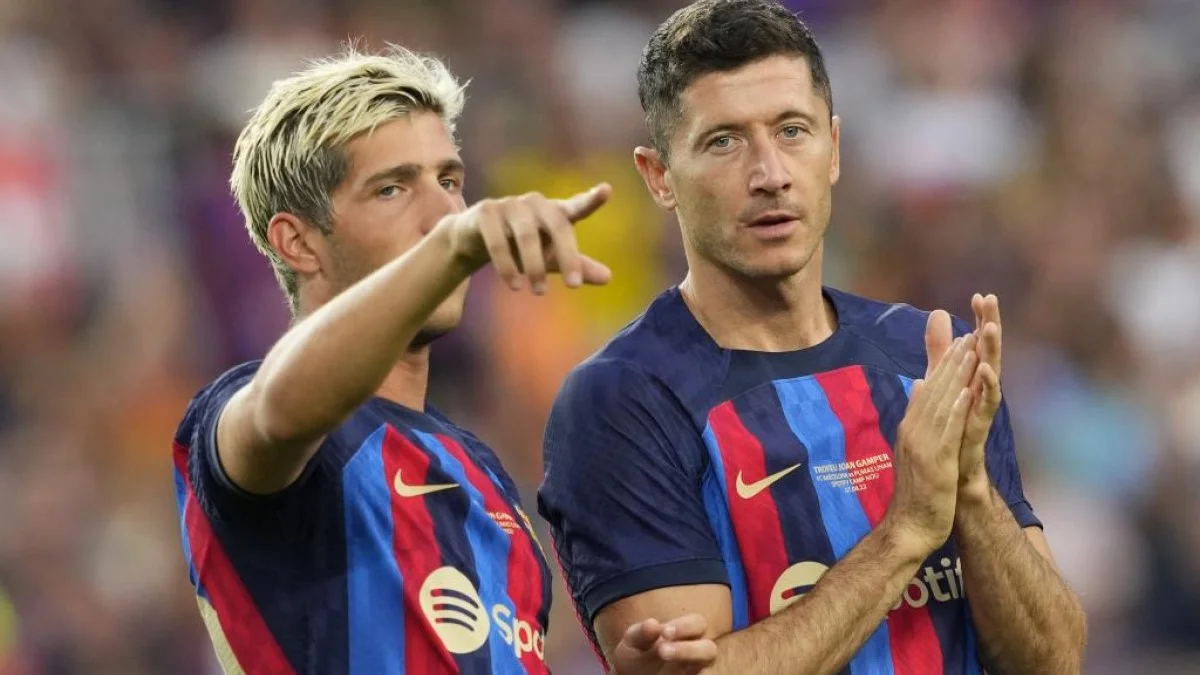 Серхи Роберто и Роберт Левандовски / Marca