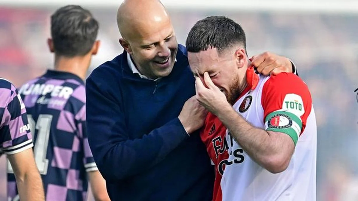 Арне Слот и Оркун Кёкчю / mirror.co.uk