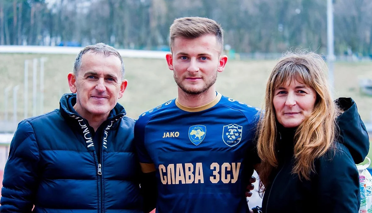 Івіян Свржняк і його батьки / Фото Романа Породка