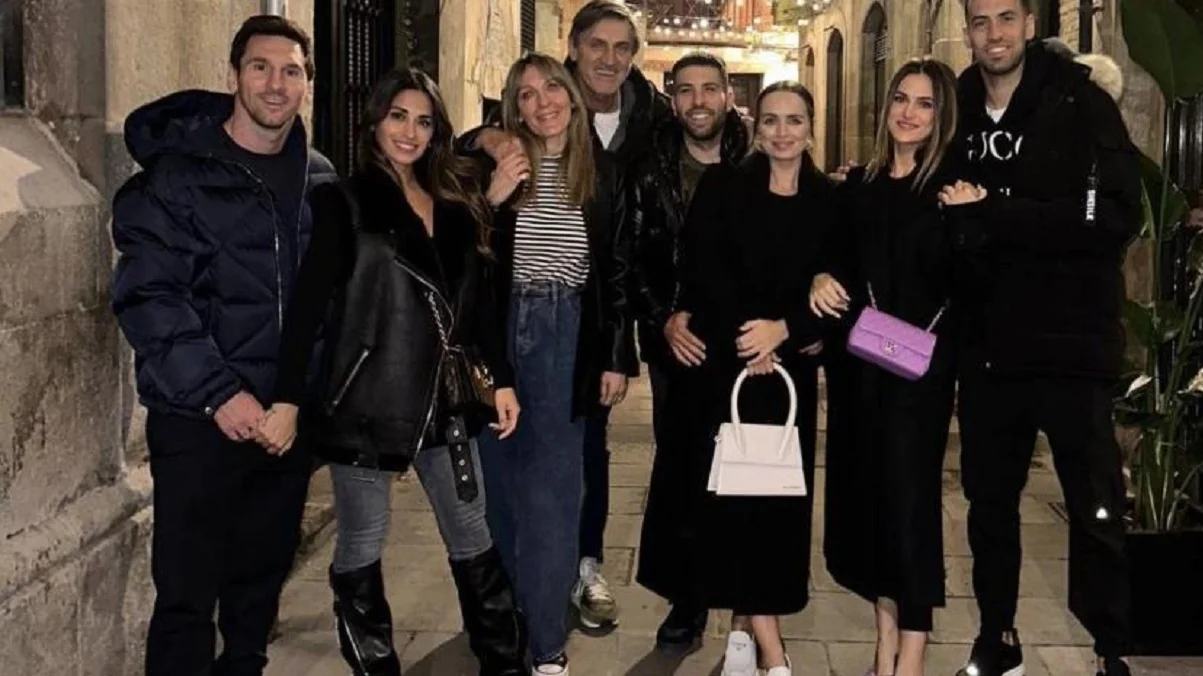 Месси и игроки Барселоны с женами / фото: Mundo Deportivo