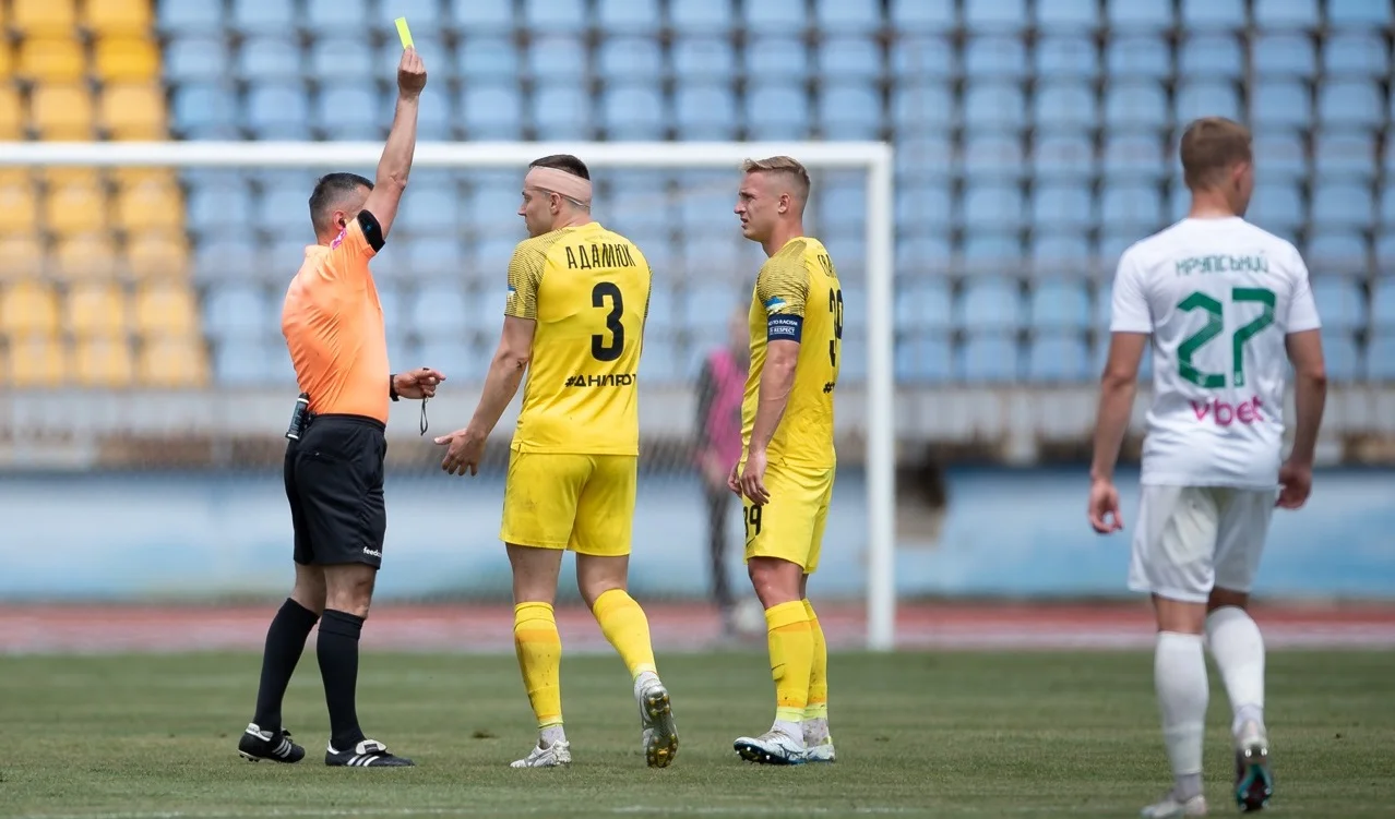 Козык наказывает игроков СК Днепр-1 / Сайт клуба