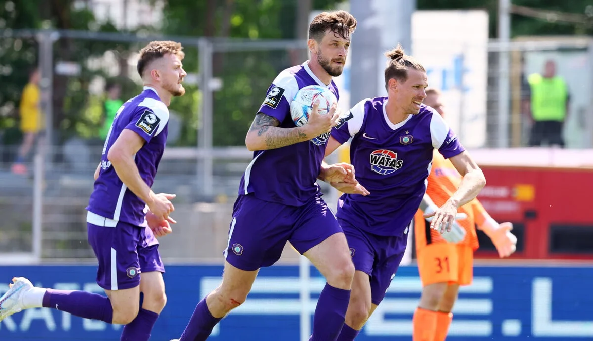 Борис Тащи (в центрі) / ФК Ерцгебірге