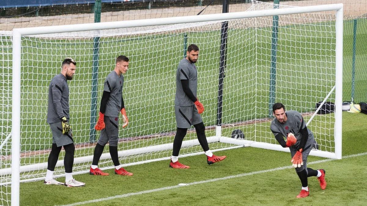 Серхио Рико (крайний справа) / Фото ПСЖ