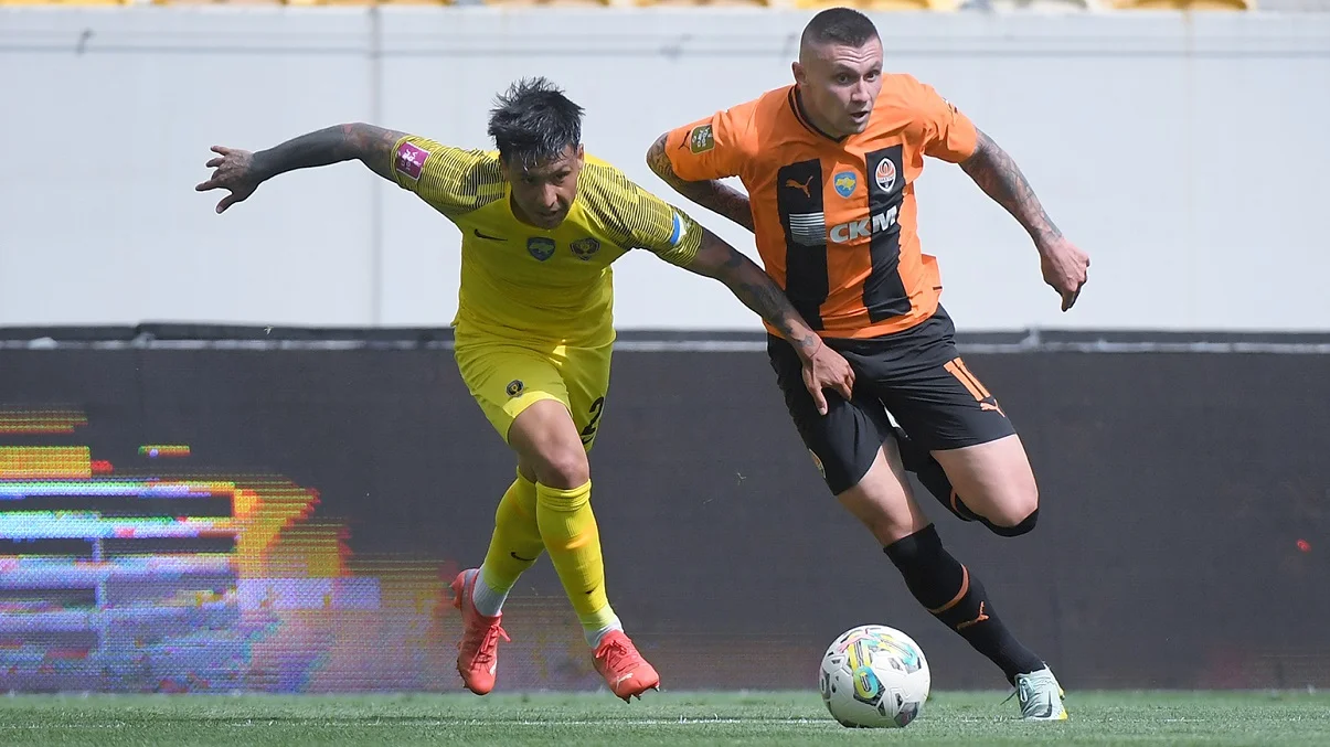 Игроки Шахтера празднуют забитый мяч в ворота СК Днепр-1 / фото: ФК Шахтер