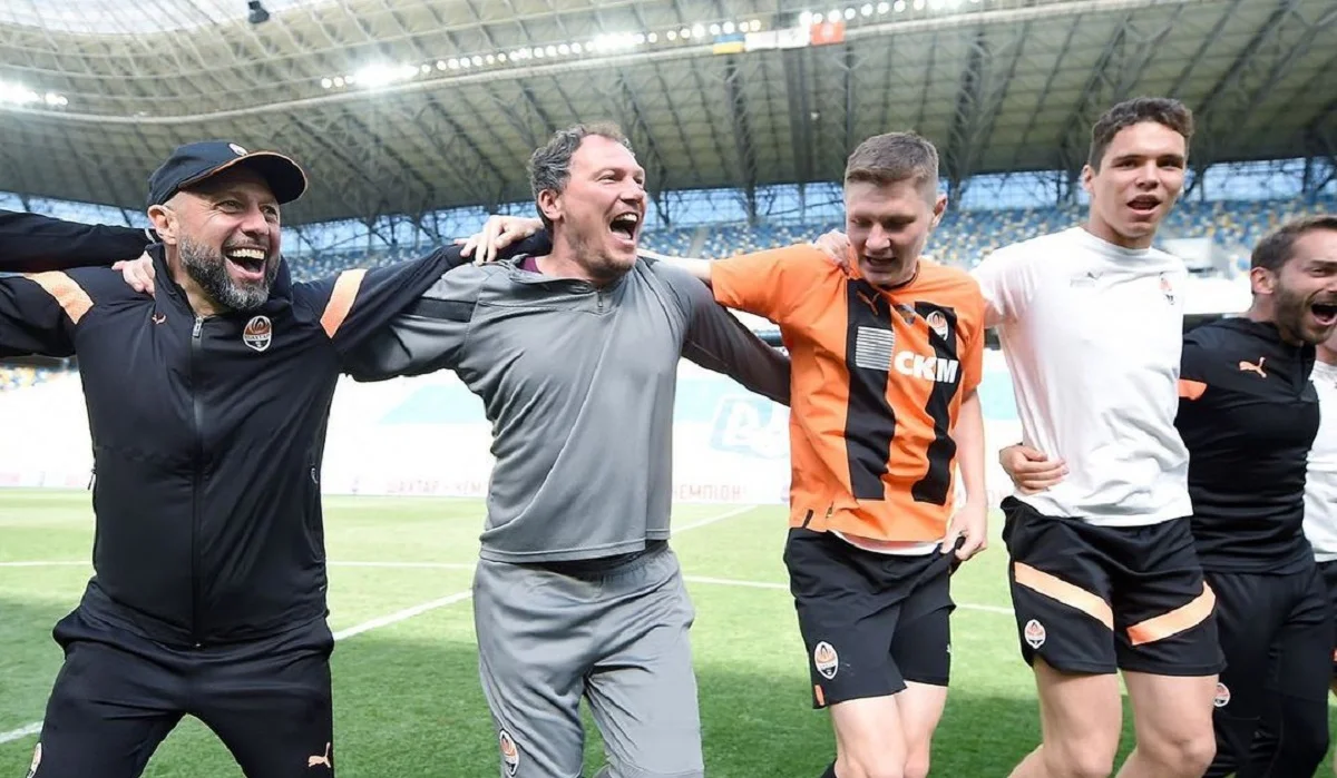 Андрій Пятов святкує своє 11-те чемпіонство / Фото ФК Шахтар