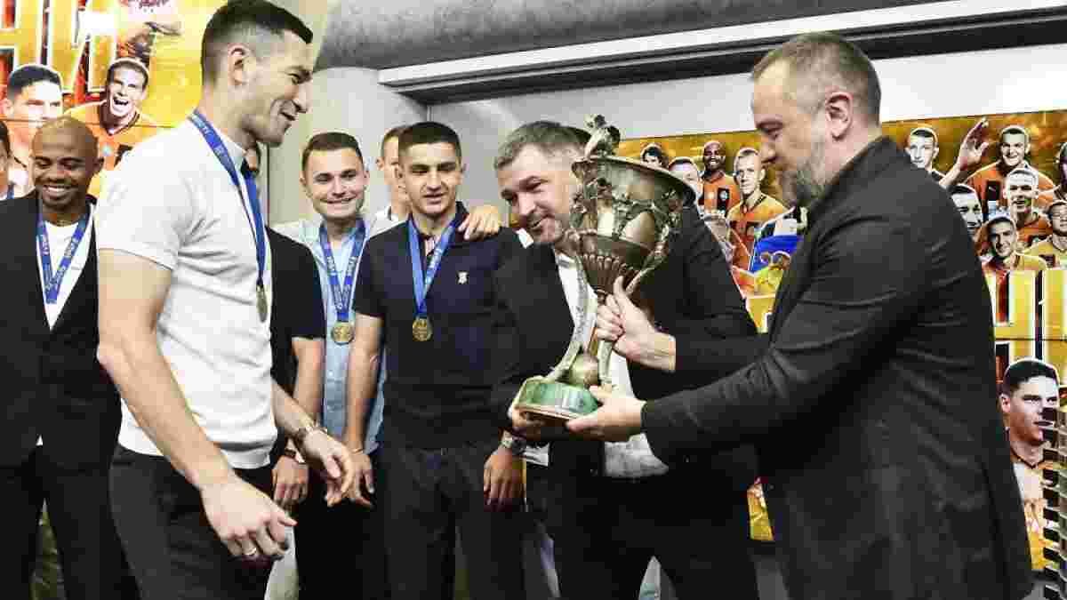 Шахтар отримав трофей чемпіона і золоті медалі УПЛ – список гравців, яким вручили нагороди