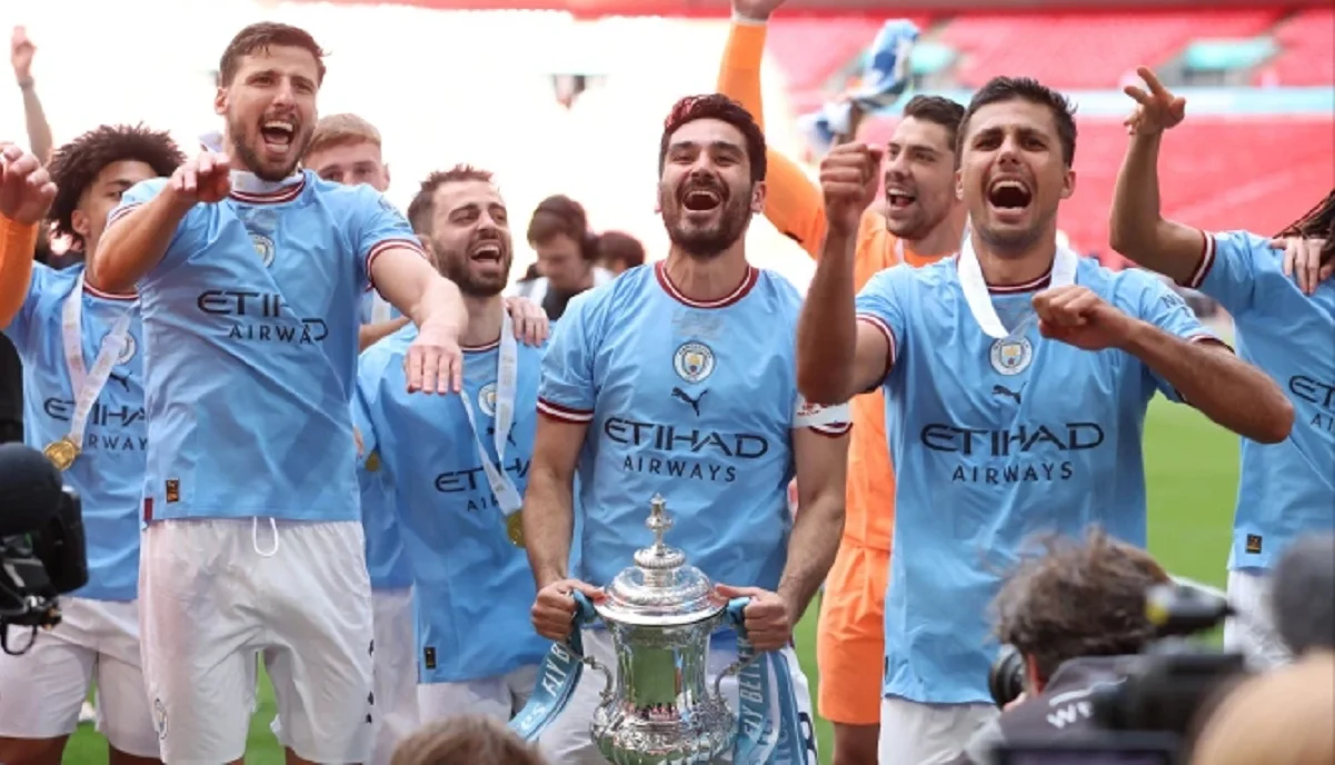 Ілкай Ґюндоґан з командою / фото: The Sun