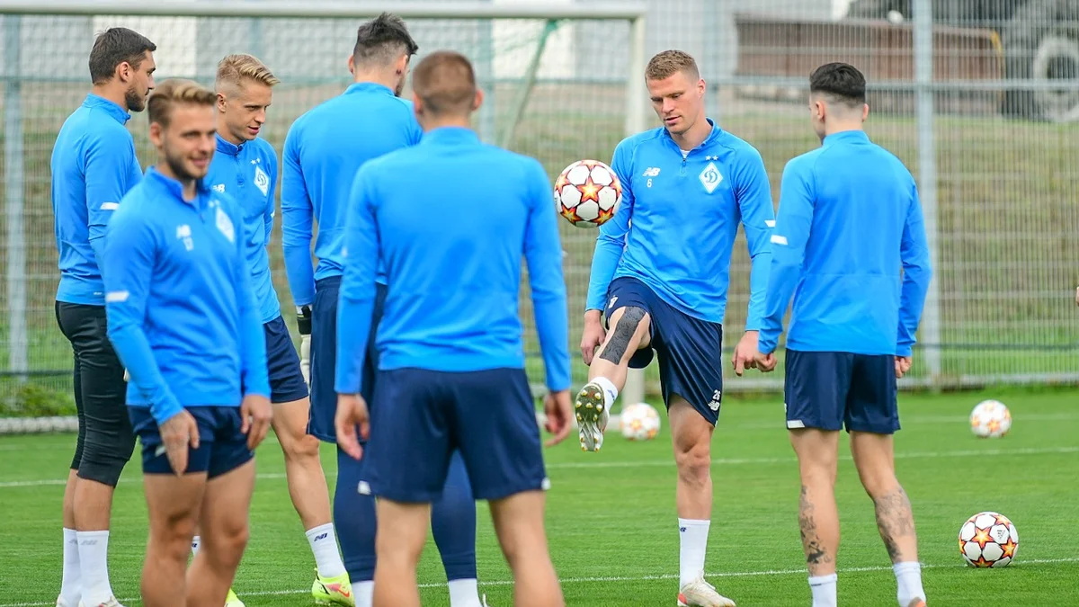 Микита Бурда (другий праворуч) / Фото Динамо