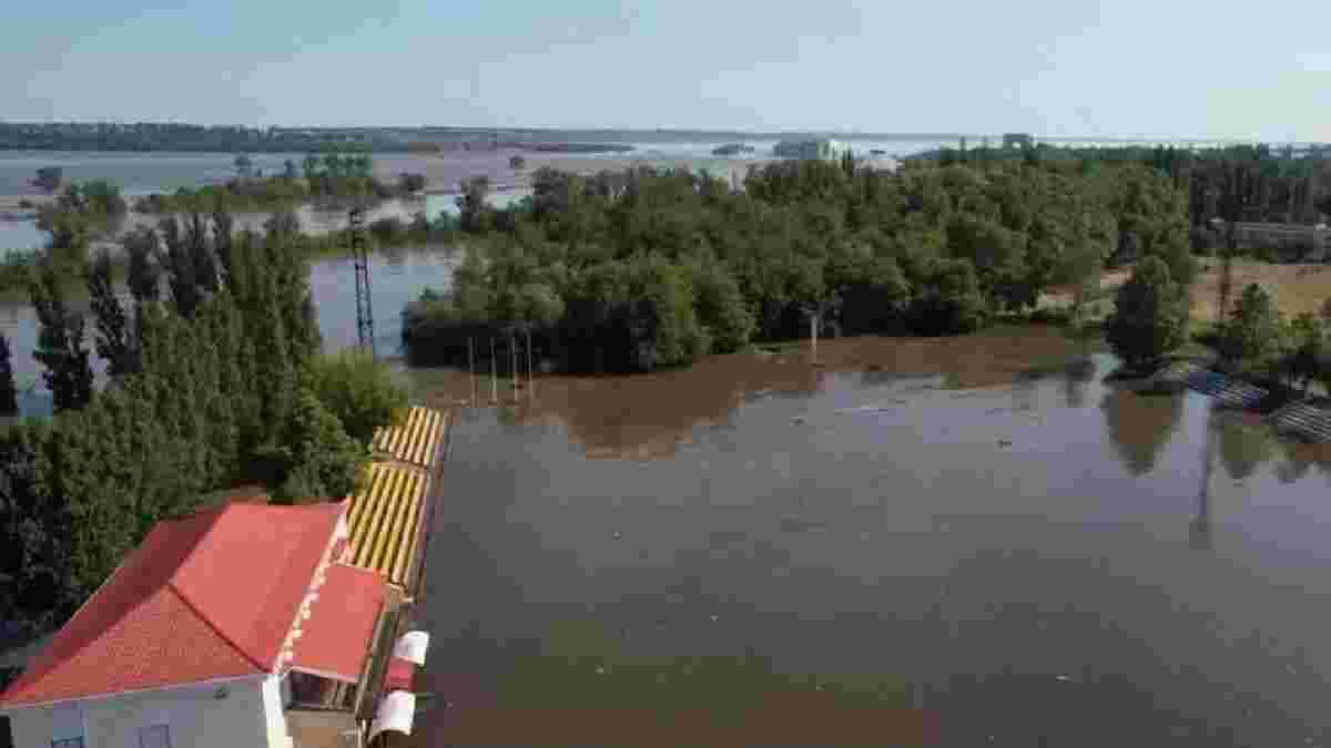 Футбольный стадион ушел под воду после подрыва Каховской ГЭС – фото последствий техногенной катастрофы