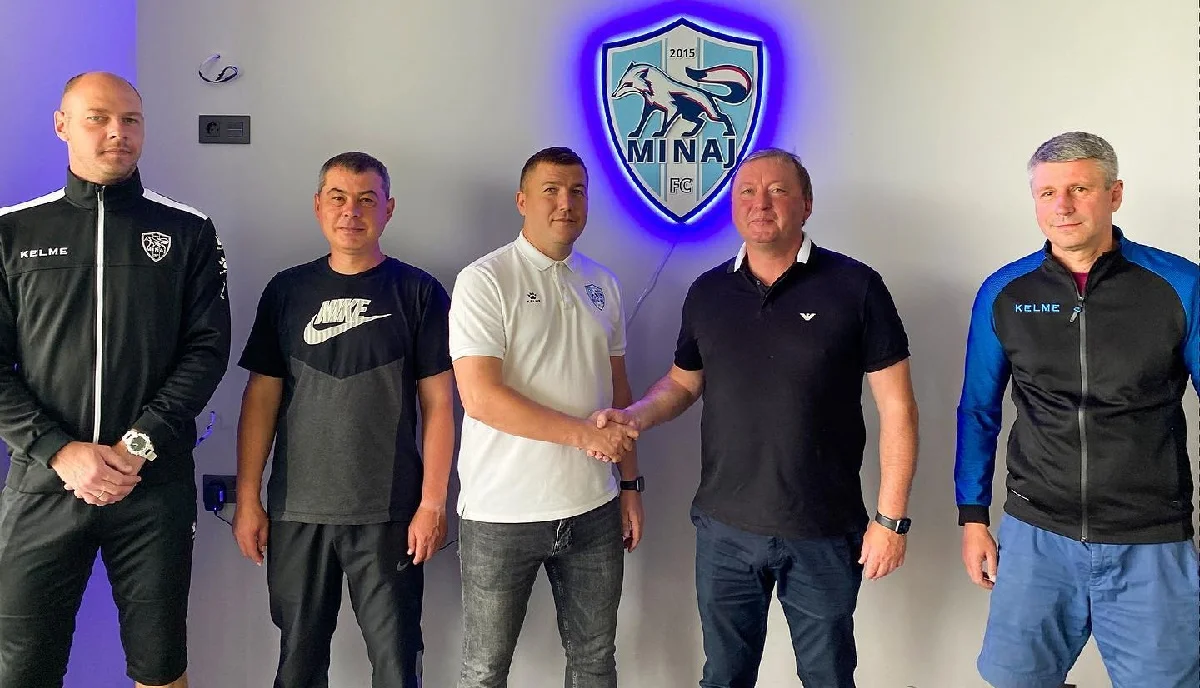 Владимир Шаран с тренерским штабом / ФК Минай