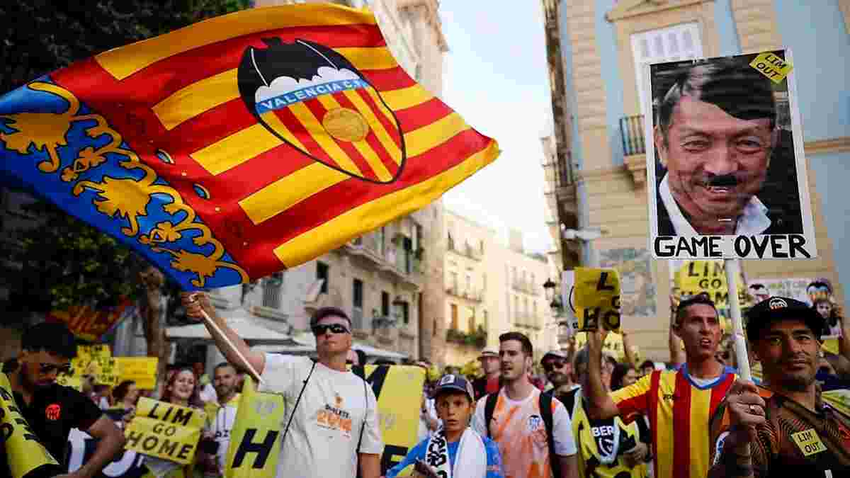 "Йди геть, брехуне": тисячі фанатів Валенсії протестують проти керівництва