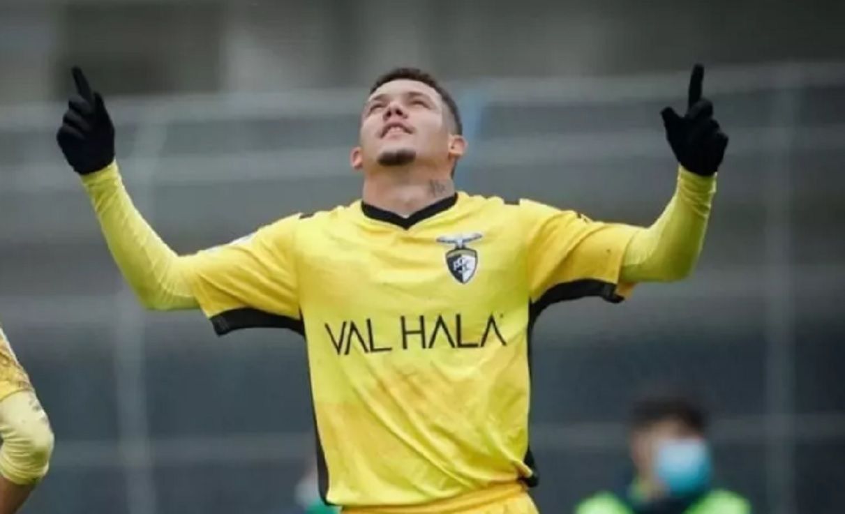 Едуарду Сантуш / A Bola