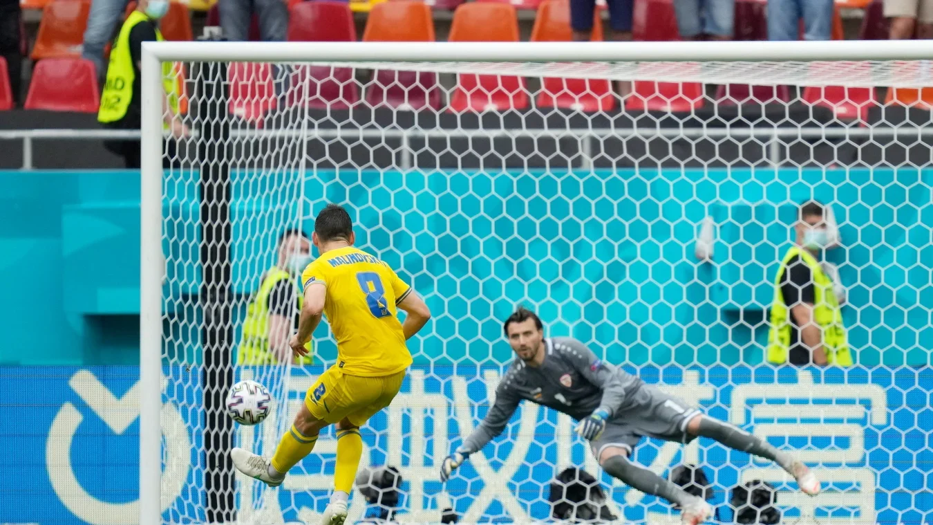 Маліновський не забиває пенальті Північній Македонії