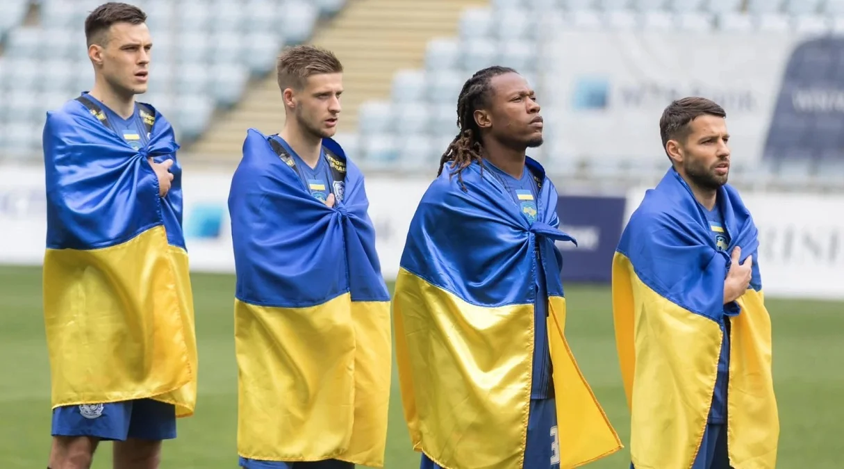 Зігі Бадібанга (в центрі) / ФК Чорноморець