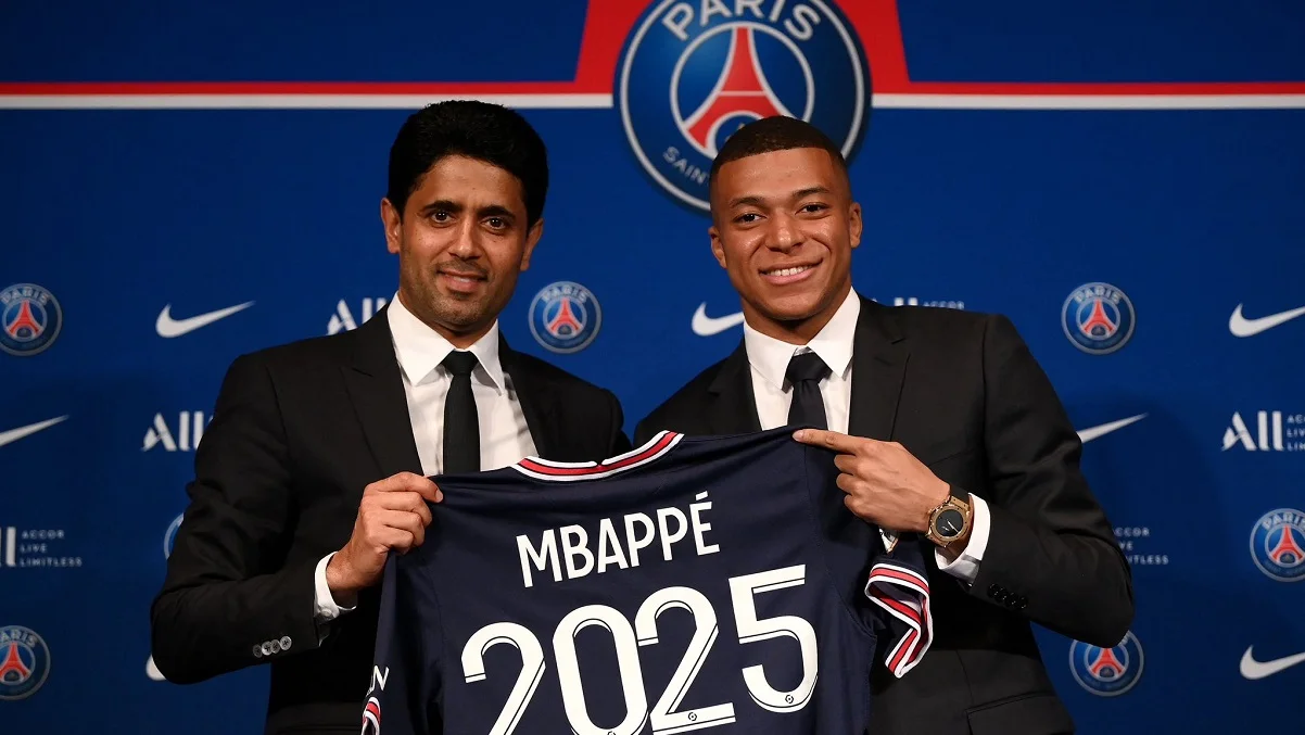 Нассер Аль-Хелаифи и Килиан Мбаппе / Фото: PSG