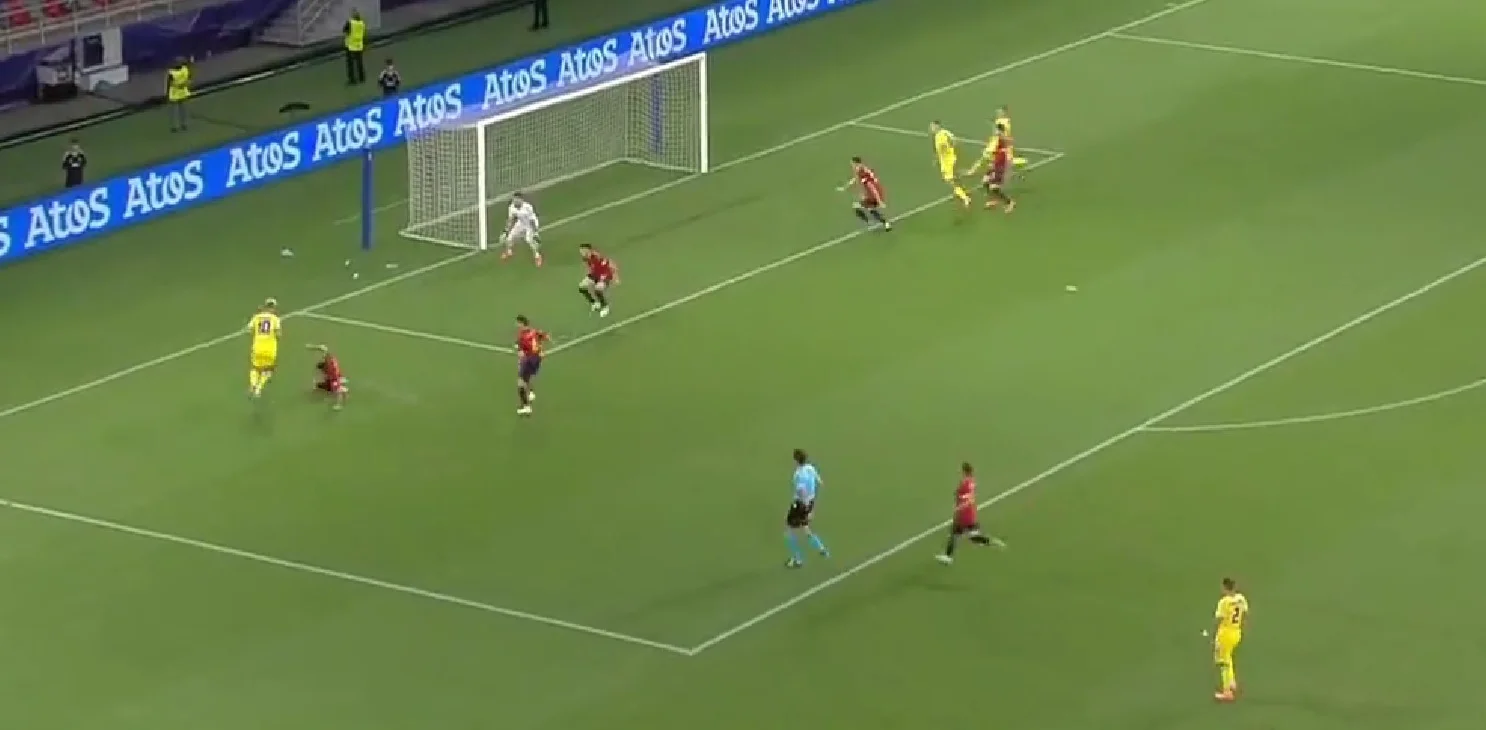 Мудрик поиздевался над Виктором Гомесом