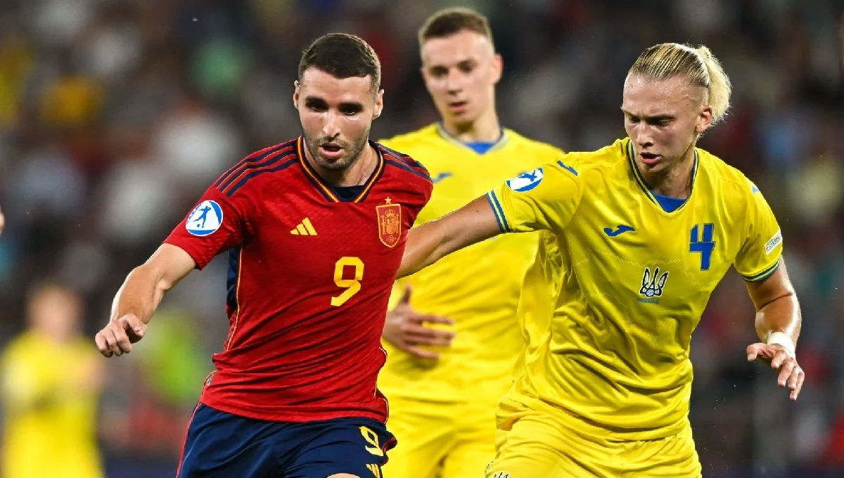 Максим Таловеров (справа) / УАФ