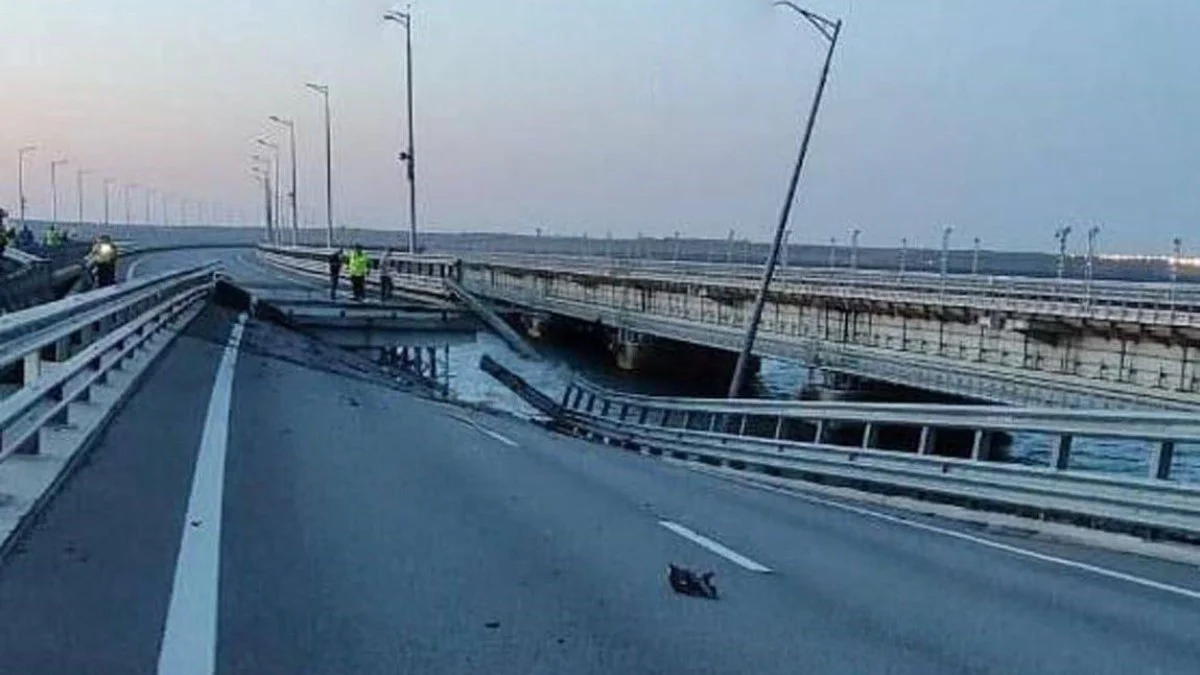 Последствия удара по Крымскому мосту / фото: t.me/vanek_nikolaev