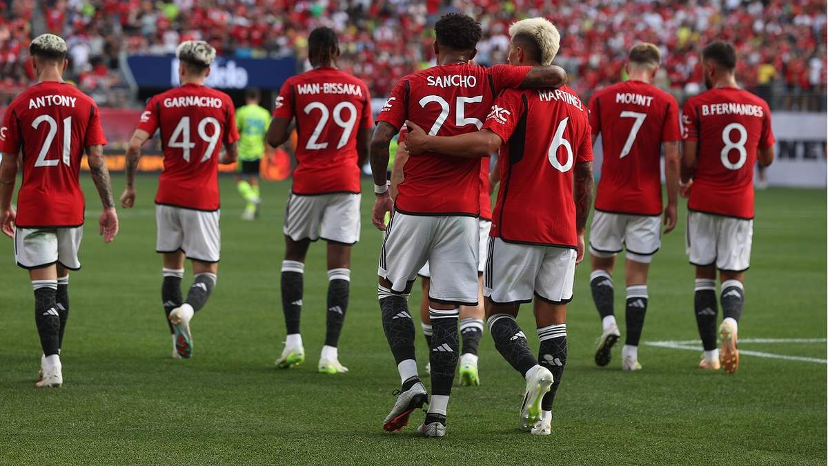 Дебютный гол Фернадеша-капитана в видеообзоре матча Арсенал – Манчестер  Юнайтед – 0:2 (серия пенальти – 3:5) - Футбол 24