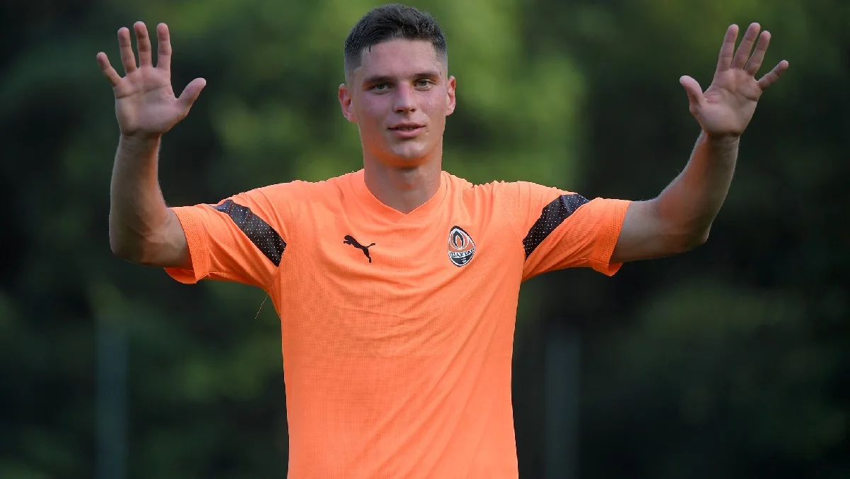 Судаков демонструє новий номер у команді / ФК Шахтар