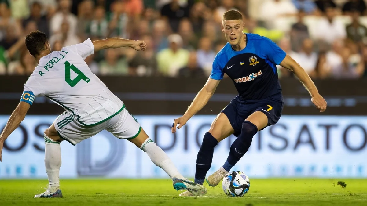 Артем Довбик забиває Панатінаїкосу / СК Дніпро-1