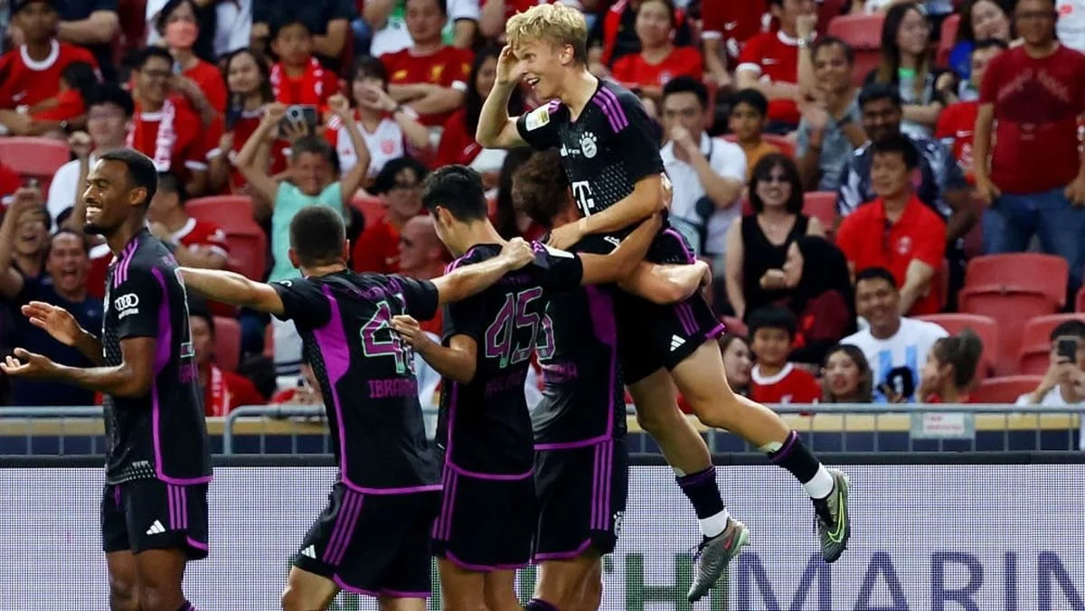 Франс Кретциг / Kicker