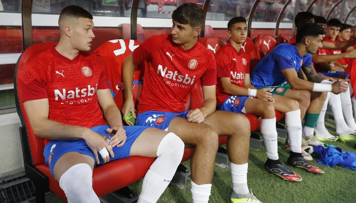 Артем Довбик (слева) / ФК Жирона