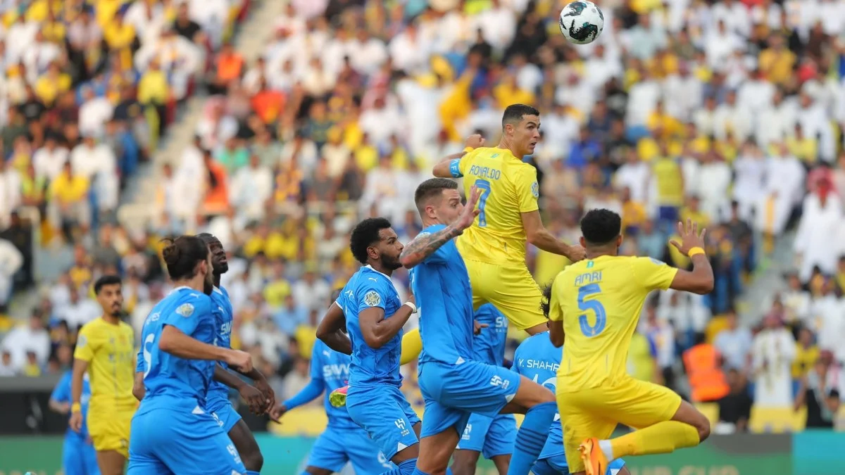 Криштиану Роналду в борьбе за мяч / фото: ФК Аль-Наср