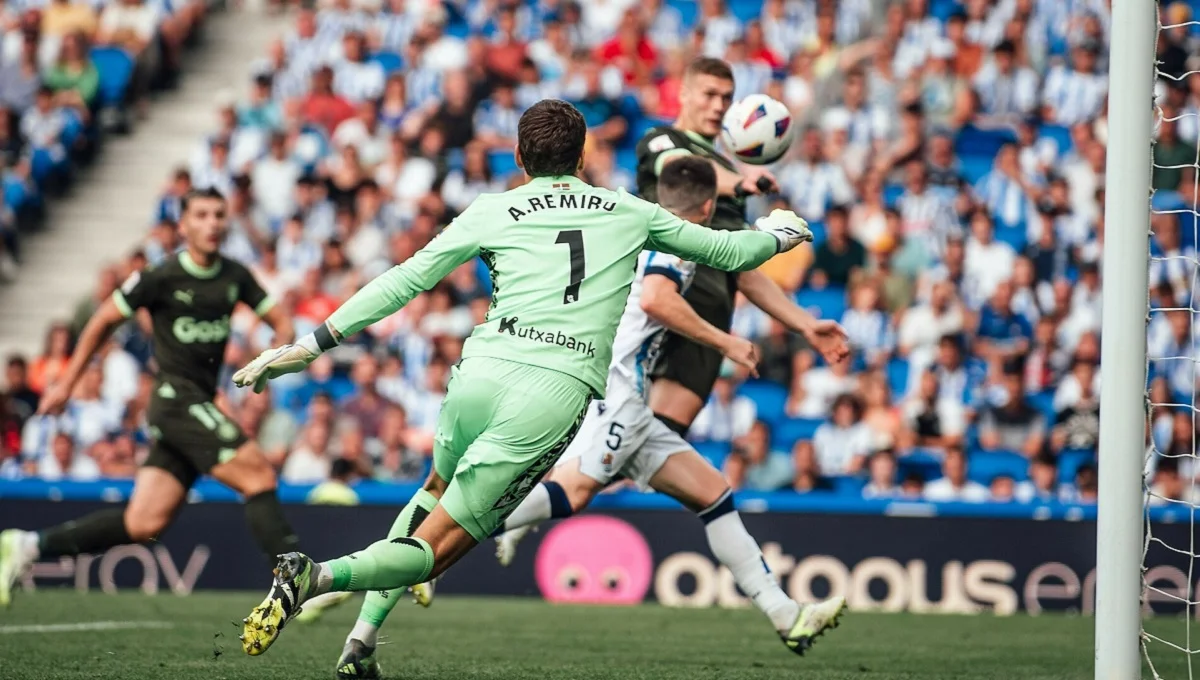 Артем Довбик забиває за Жирону / Getty Images