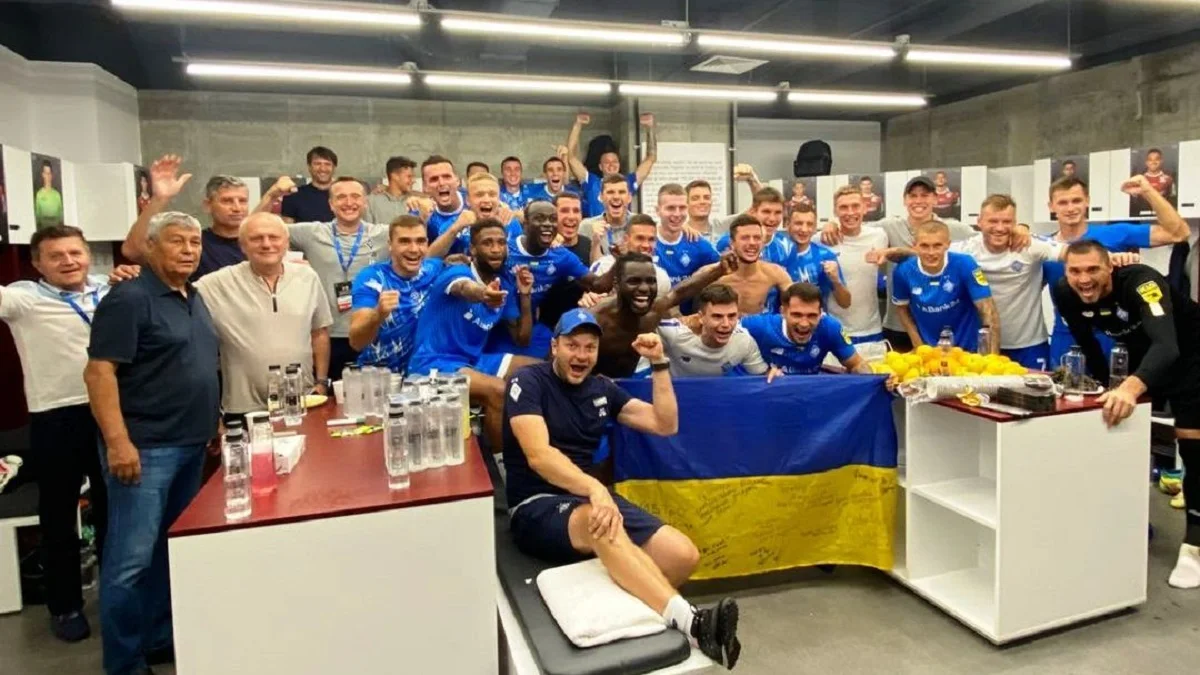 Динамо празднует победу над Арисом