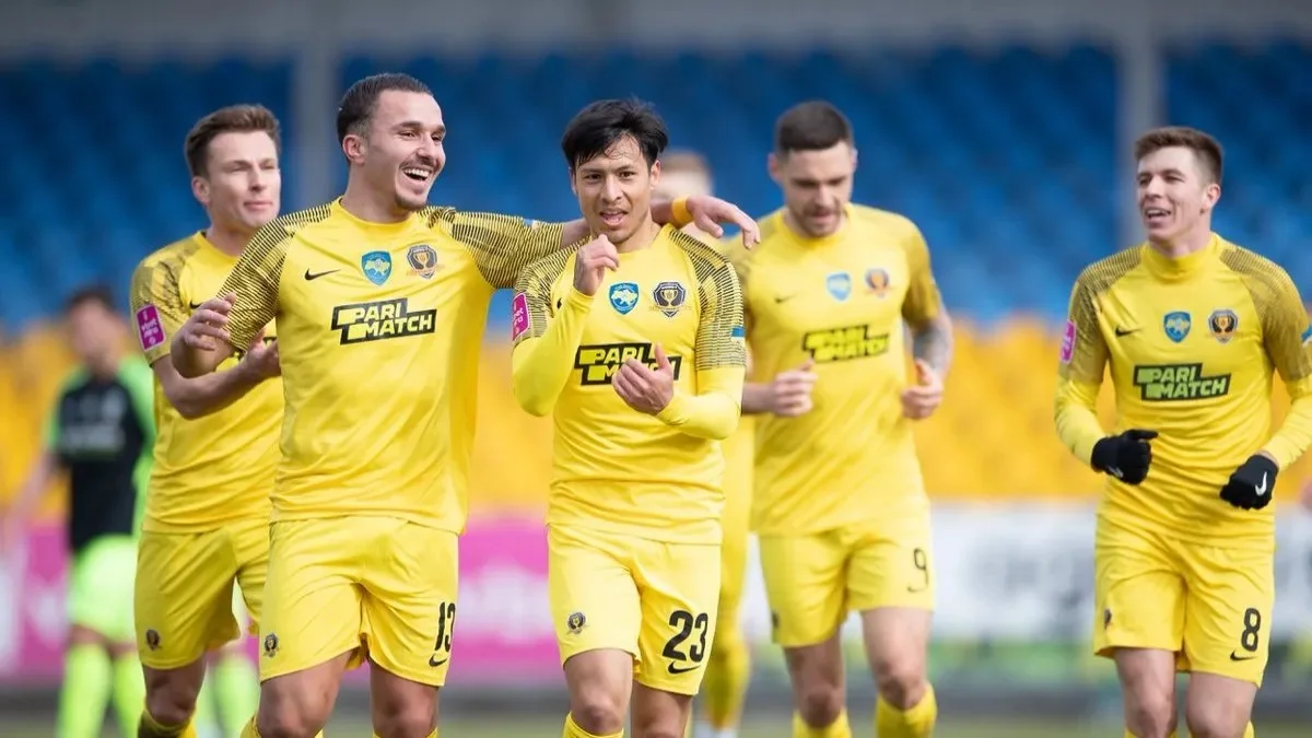 Доминго Бланко (в центре) / СК Днепр-1