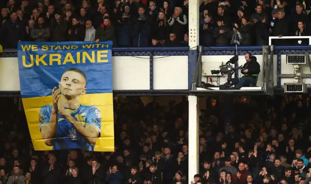 Эвертон не впервые чествует Миколенко и Украину / Reuters