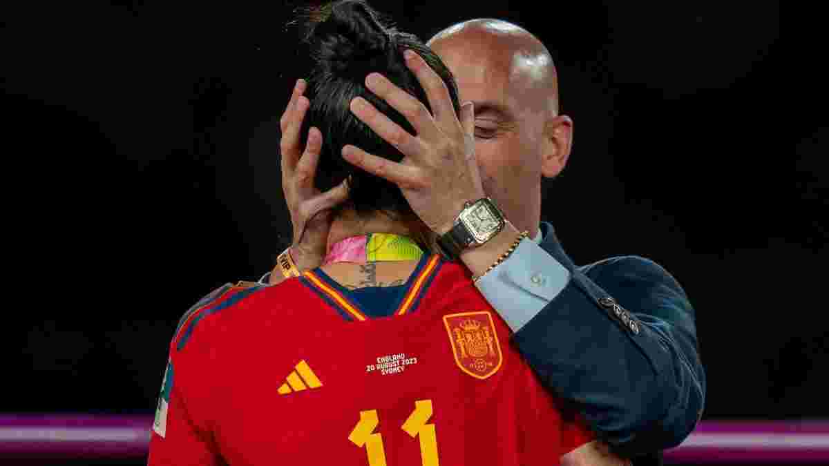 Президент Федерації футболу Іспанії емоційно відмовився йти у відставку після скандалу з поцілунком футболістки