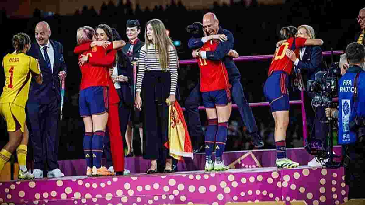 ФІФА відсторонила президента Федерації футболу Іспанії за скандал із поцілунком