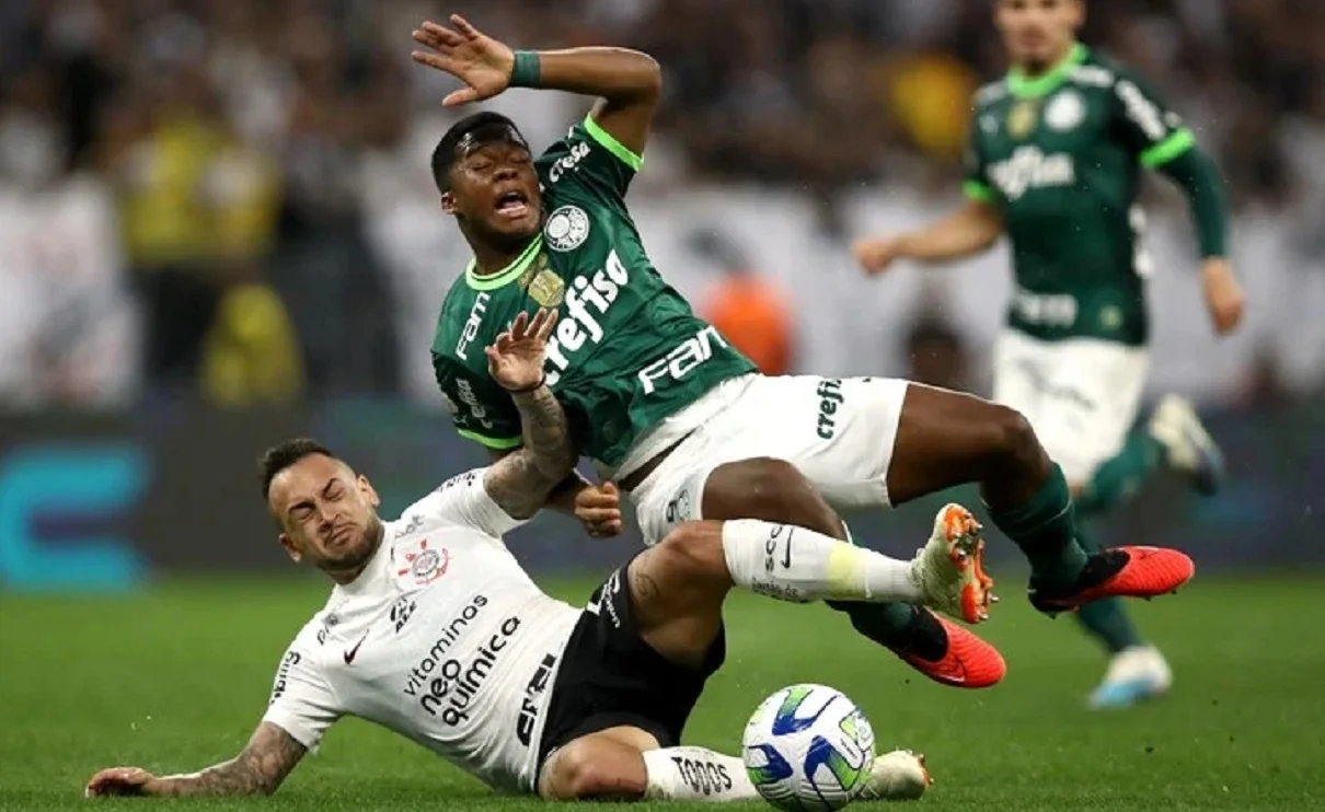 Майкон "рубит" Эндрика / Reuters