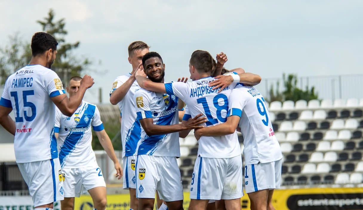 Перріс в обіймах партнерів / Сайт Динамо