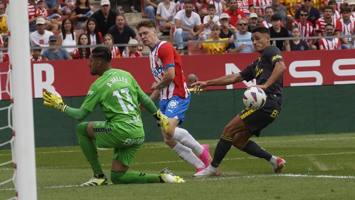 Виктор Цыганков в матче против Лас-Пальмаса / Diaridegirona