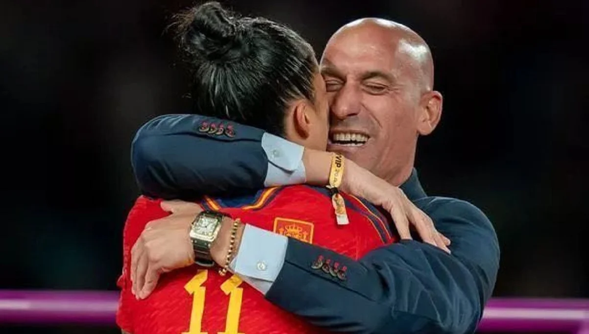 Луїс Рубіалес з гравчинею / фото з відкритих джерел