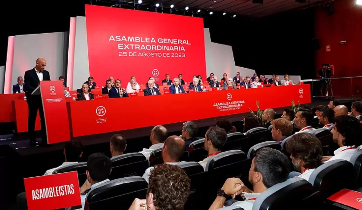 Асамблея Федерації футболу Іспанії / фото: RFEF