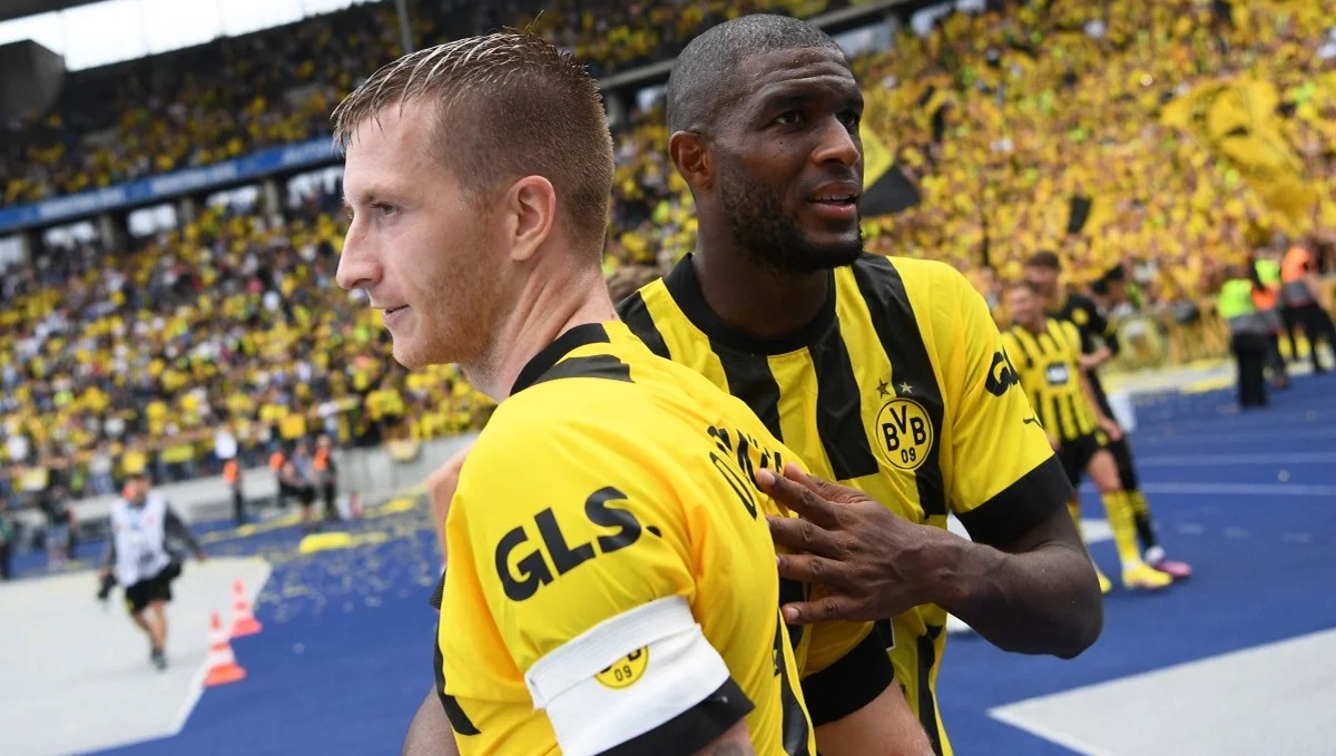Антонио Модест (справа) / Боруссия Дортмунд