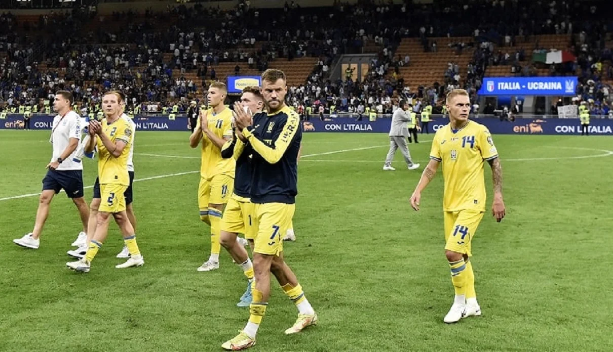 Збірна України дякує фанатам / Фото Павла Кубанова