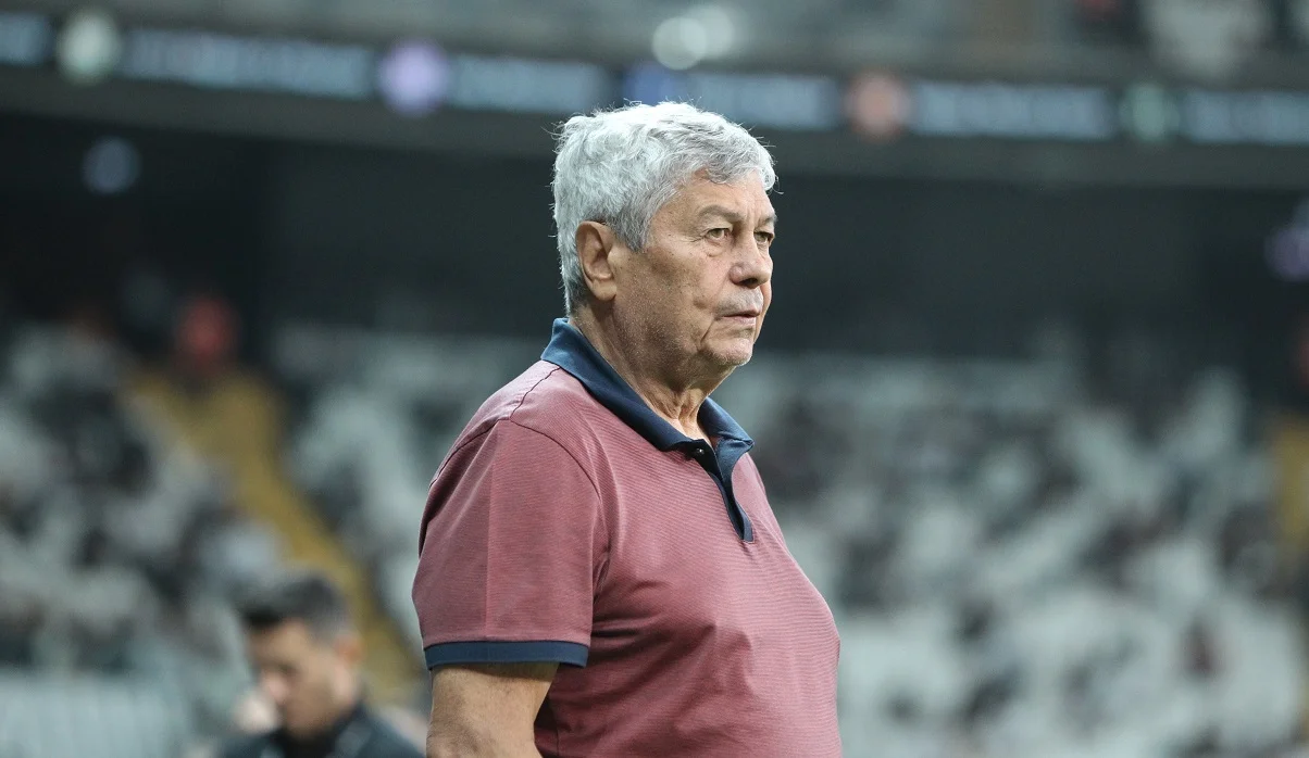 Мірча Луческу чогось чекає / Фото ФК Динамо