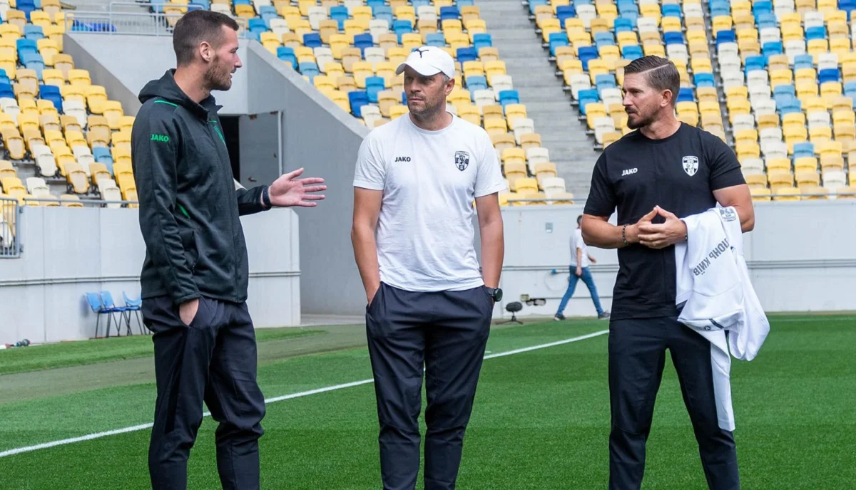 Валерий Иващенко (крайний справа) / Оболонь