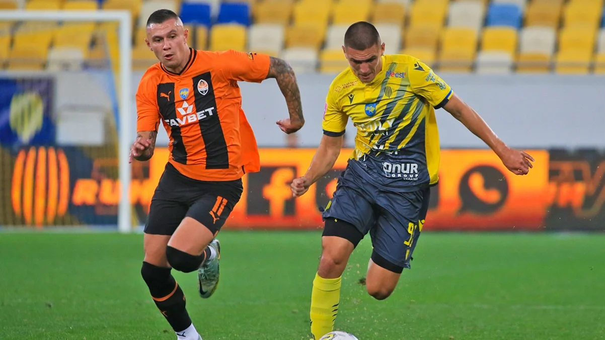 Фото к новости: Шахтер не удержал победу над Рухом – VAR выгнал Ракицкого и отменил два гола львовян, спасительный шедевр Слюбыка