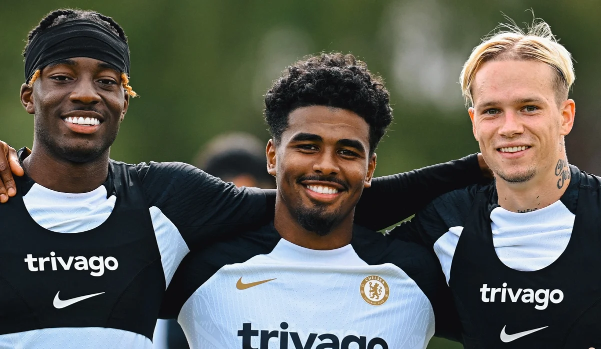 Мудрик з партнерами на тренуванні / фото: ФК Челсі