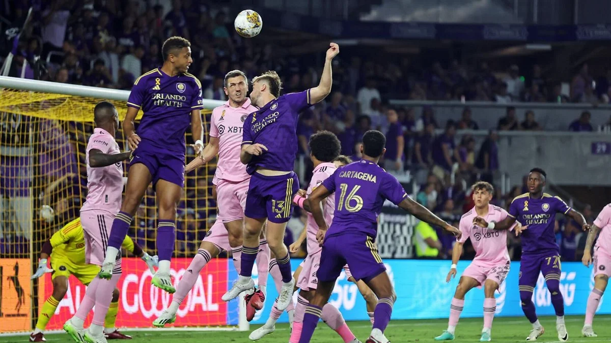 Сергей Кривцов (в центре) / ФК Интер Майами